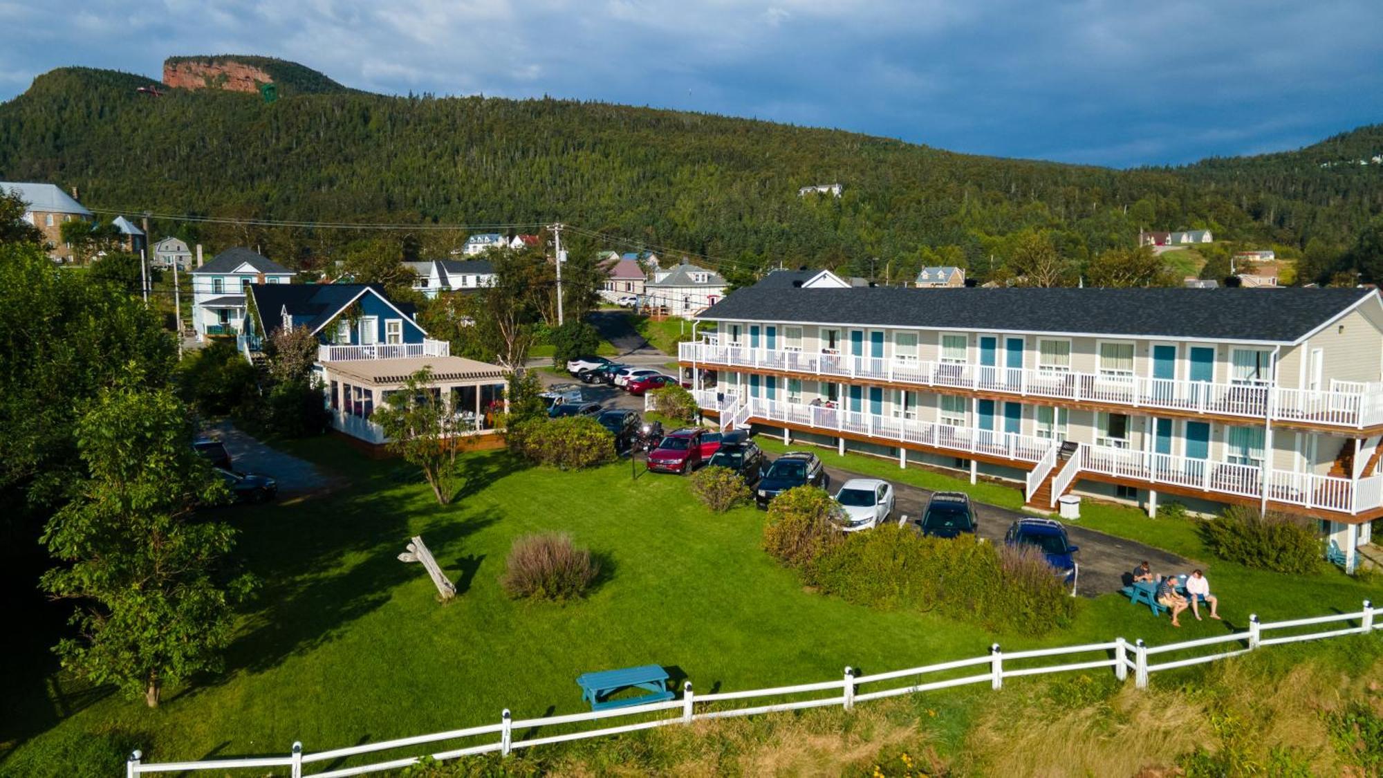 Hotel Les Trois Soeurs Perce Buitenkant foto